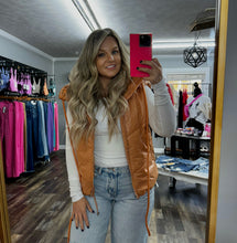 Load image into Gallery viewer, Camel Puffer Vest
