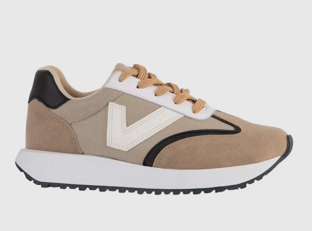 Ace Sneakers