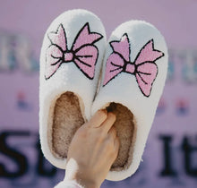 Load image into Gallery viewer, Pink Bow Slippers
