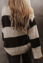 Load image into Gallery viewer, Black Color Block Sweater
