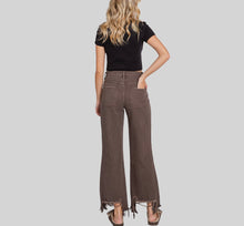 Load image into Gallery viewer, Petra Cropped jeans
