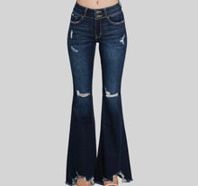 Load image into Gallery viewer, Petra High Rise Distressed Hem
