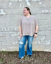 Load image into Gallery viewer, Curvy sized High Rise Wide leg

